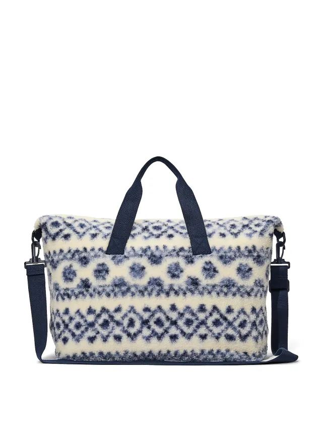 Сумка Cozy Plush Weekender Bag