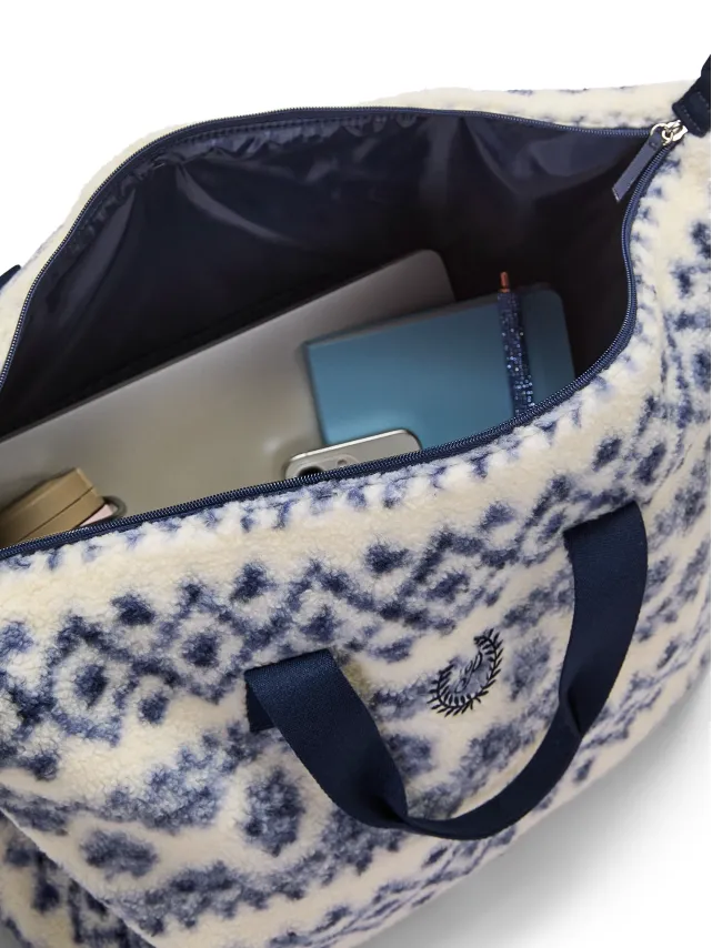 Сумка Cozy Plush Weekender Bag